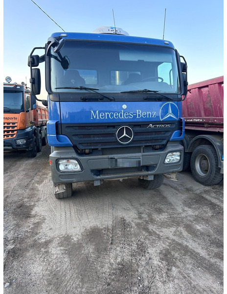 Mercedes-Benz Actros 4146, 8x6 - Billenőplatós teherautó: 4 kép. Mercedes-Benz Actros 4146, 8x6 - Billenőplatós teherautó: 4 kép.
