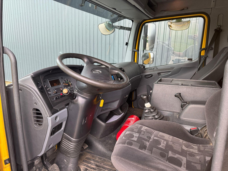 Mercedes-Benz Atego 1018 - Dobozos felépítményű teherautó: 5 kép. Mercedes-Benz Atego 1018 - Dobozos felépítményű teherautó: 5 kép.