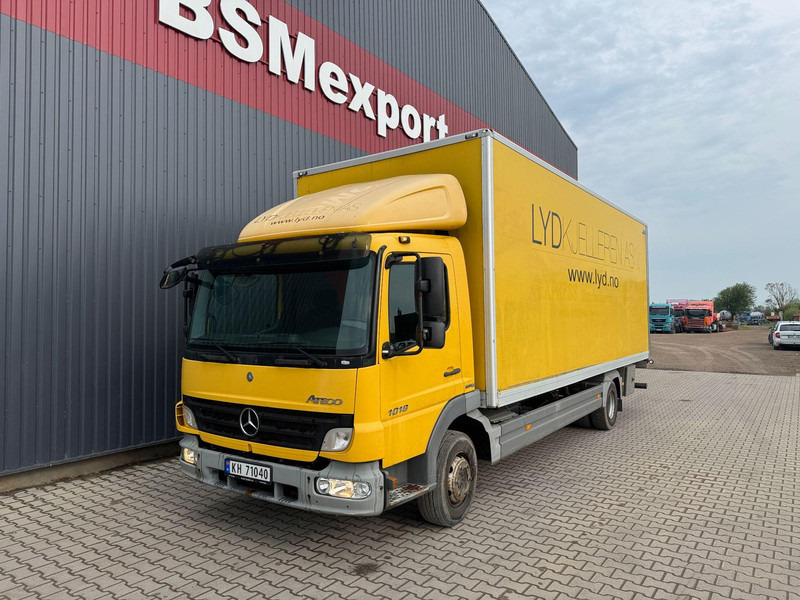 Mercedes-Benz Atego 1018 - Dobozos felépítményű teherautó: 1 kép. Mercedes-Benz Atego 1018 - Dobozos felépítményű teherautó: 1 kép.