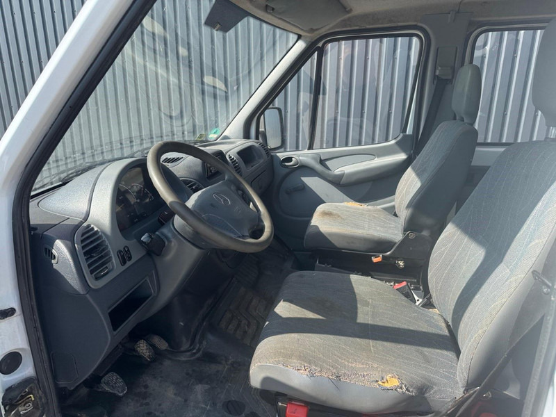 Mercedes-Benz Sprinter 311 - Ponyvás kisteherautó: 5 kép. Mercedes-Benz Sprinter 311 - Ponyvás kisteherautó: 5 kép.