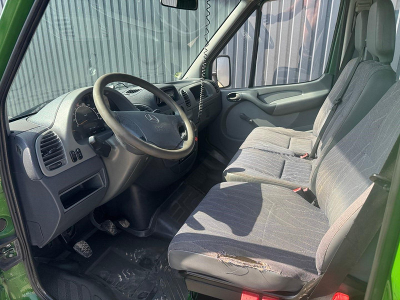 Mercedes-Benz Sprinter 313 - Platós kisteherautó: 5 kép. Mercedes-Benz Sprinter 313 - Platós kisteherautó: 5 kép.