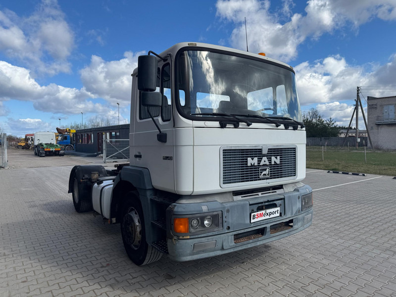 MAN 19.343 - Nyergesvontató: 3 kép. MAN 19.343 - Nyergesvontató: 3 kép.