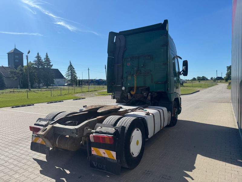 Volvo FH 12.420 - Nyergesvontató: 3 kép. Volvo FH 12.420 - Nyergesvontató: 3 kép.