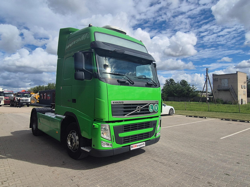Volvo FH 460 - Nyergesvontató: 2 kép. Volvo FH 460 - Nyergesvontató: 2 kép.