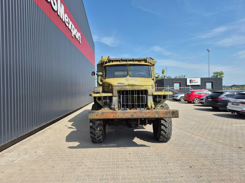 Ural Ural 375 box truck - Dobozos felépítményű teherautó: 2 kép. Ural Ural 375 box truck - Dobozos felépítményű teherautó: 2 kép.