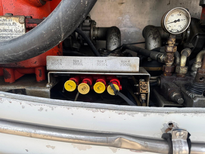 Tartályos teherautó a következők szállításához üzemanyag Volvo FL 7 260, 10000 liter: 16 kép.