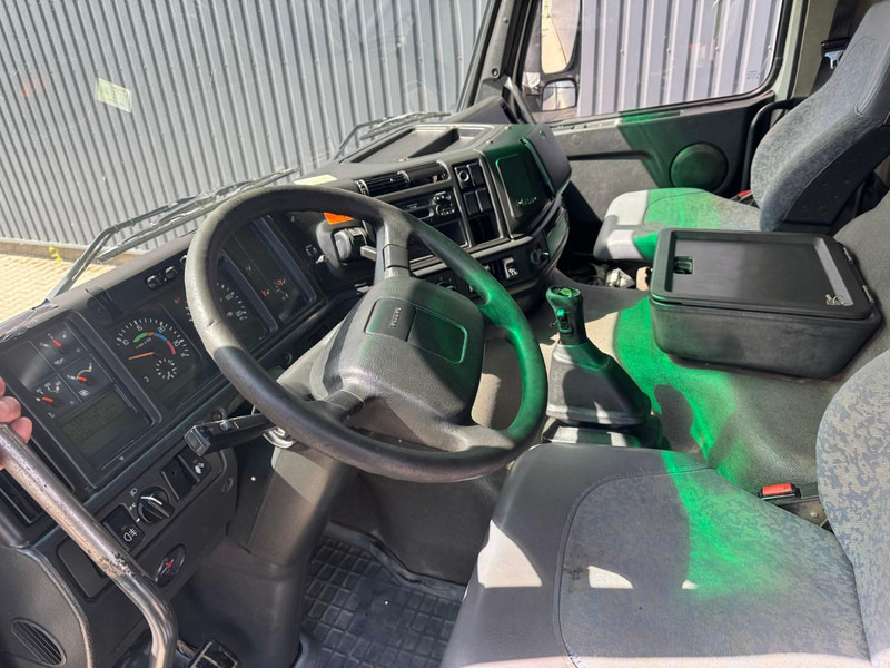 Volvo FM 12.380 - Platós teherautó: 5 kép. Volvo FM 12.380 - Platós teherautó: 5 kép.