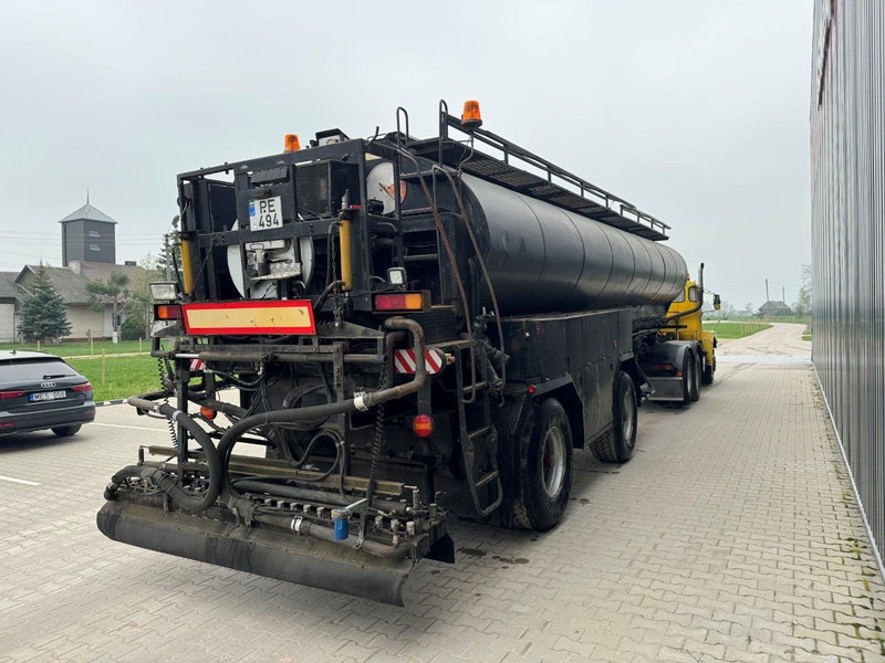 Volvo N12 + bitum spreader semitrailer - Tartályos teherautó: 4 kép. Volvo N12 + bitum spreader semitrailer - Tartályos teherautó: 4 kép.