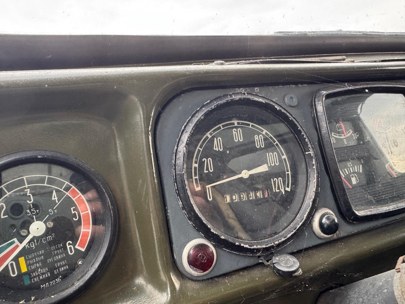 ZIL 131, 6x6 low mileage - Ponyvás teherautó: 5 kép. ZIL 131, 6x6 low mileage - Ponyvás teherautó: 5 kép.