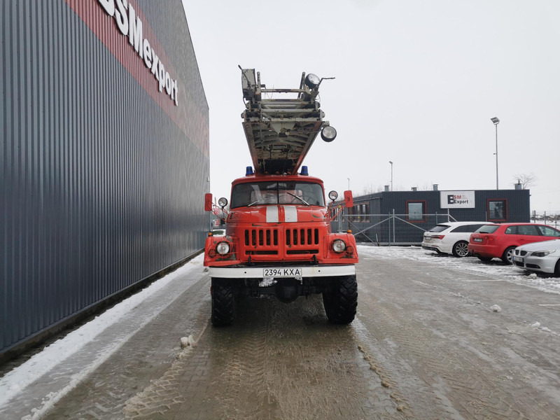ZIL 131 ladder - Tűzoltóautó: 2 kép. ZIL 131 ladder - Tűzoltóautó: 2 kép.