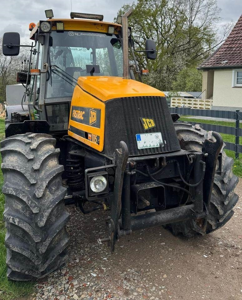JCB Fastrac 1115 - Traktor: 2 kép. JCB Fastrac 1115 - Traktor: 2 kép.