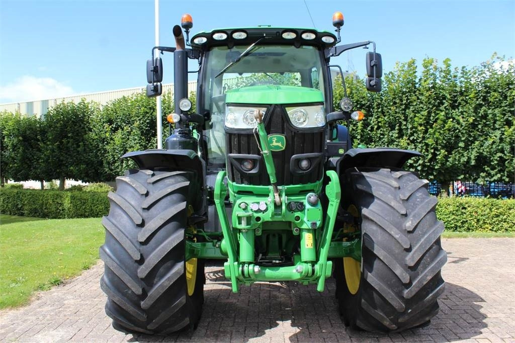 John Deere 6155R - Traktor: 3 kép. John Deere 6155R - Traktor: 3 kép.