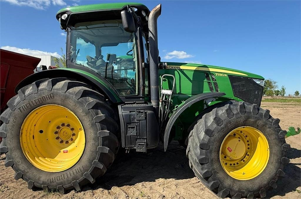 John Deere 7230R - Traktor: 2 kép. John Deere 7230R - Traktor: 2 kép.