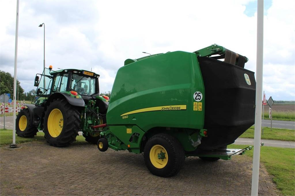 John Deere 990 - Bálázó: 1 kép. John Deere 990 - Bálázó: 1 kép.