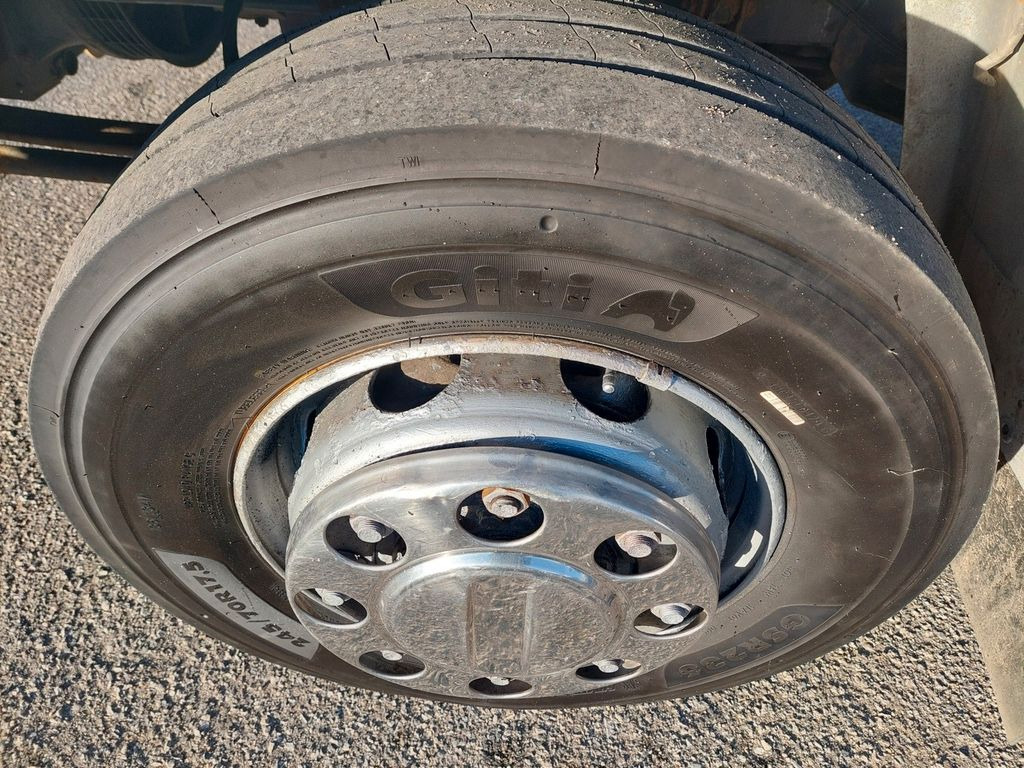 Ponyvás teherautó DAF FA LF 45.220 E12 4x2: 9 kép. Ponyvás teherautó DAF FA LF 45.220 E12 4x2: 9 kép.