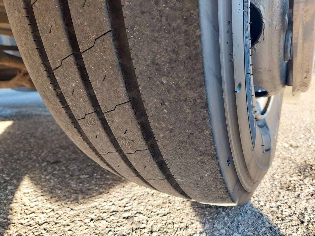 Ponyvás teherautó DAF FA LF 45.220 E12 4x2: 10 kép. Ponyvás teherautó DAF FA LF 45.220 E12 4x2: 10 kép.