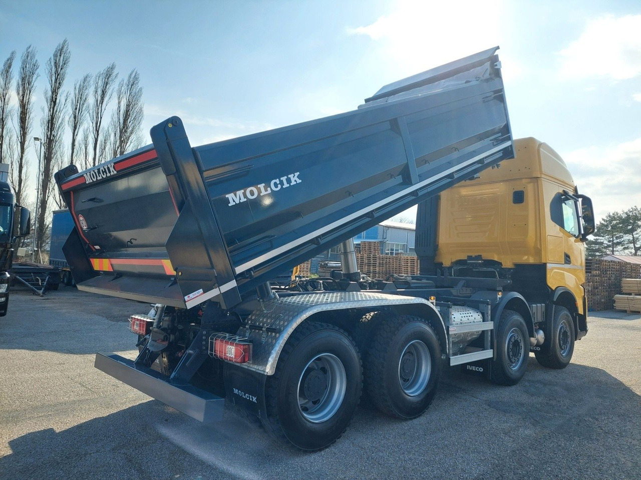 Iveco AS360X53Z Stralis X-WAY 8x4 Bordmatik - Billenőplatós teherautó: 4 kép. Iveco AS360X53Z Stralis X-WAY 8x4 Bordmatik - Billenőplatós teherautó: 4 kép.