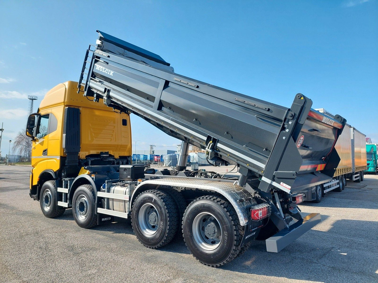 Iveco AS360X53Z Stralis X-WAY 8x4 Bordmatik - Billenőplatós teherautó: 3 kép. Iveco AS360X53Z Stralis X-WAY 8x4 Bordmatik - Billenőplatós teherautó: 3 kép.