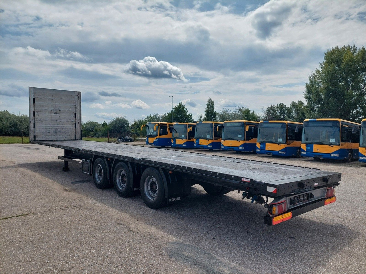 Kögel S24 Mega - Platós félpótkocsi: 3 kép. Kögel S24 Mega - Platós félpótkocsi: 3 kép.