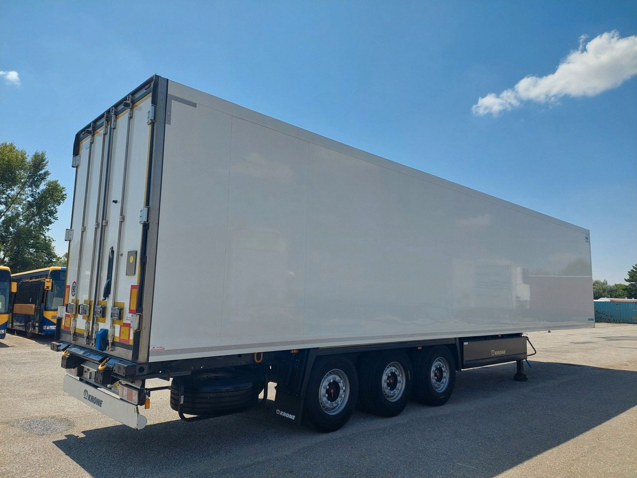 Krone SD Thermo King SLXi 300 Doppelstock - Félpótkocsi hűtős: 4 kép. Krone SD Thermo King SLXi 300 Doppelstock - Félpótkocsi hűtős: 4 kép.