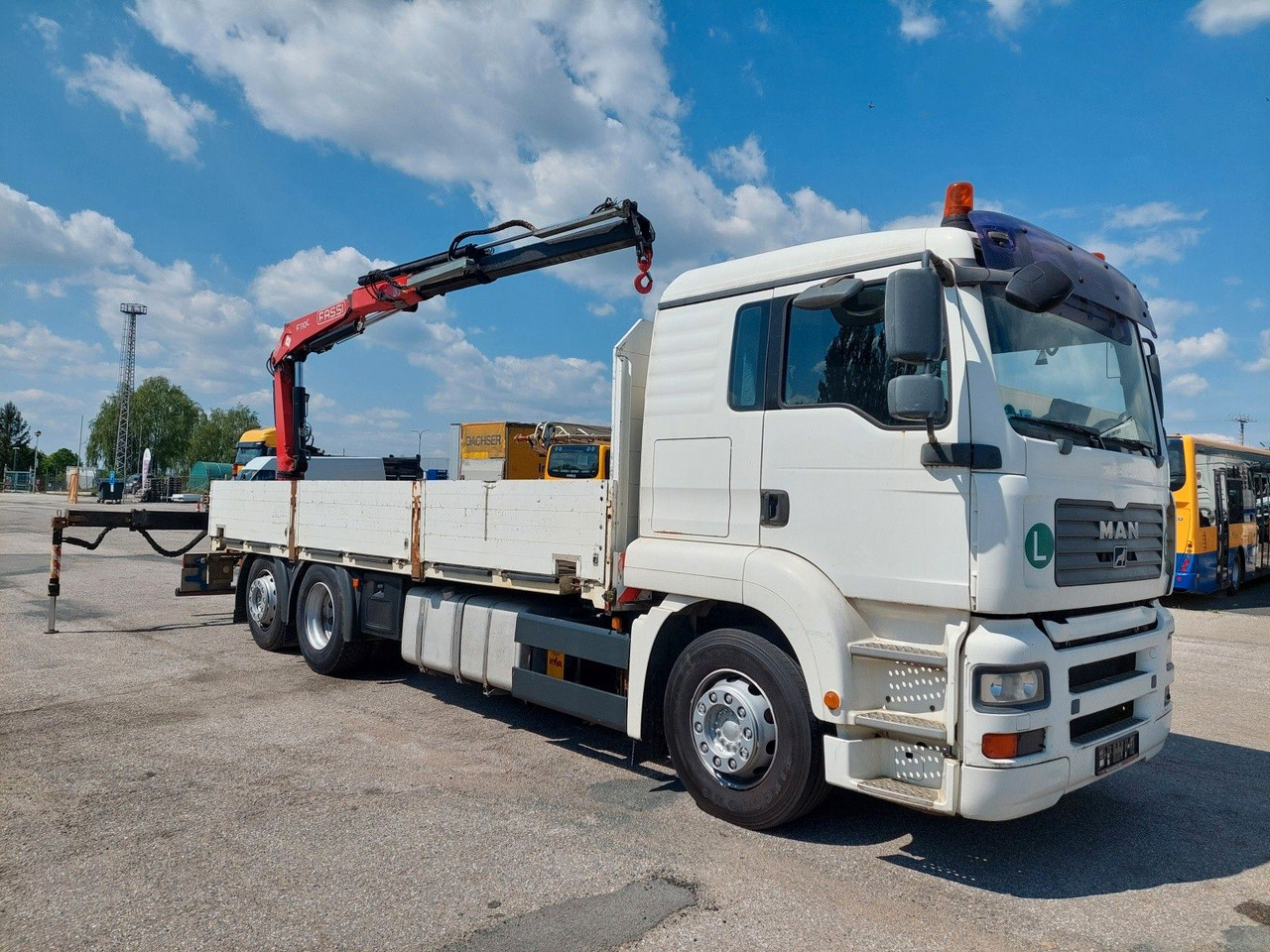 MAN GA 26.320 6X2-2 BL + Kran Fassi F110AC22 - Platós teherautó, Darus autó: 2 kép. MAN GA 26.320 6X2-2 BL + Kran Fassi F110AC22 - Platós teherautó, Darus autó: 2 kép.