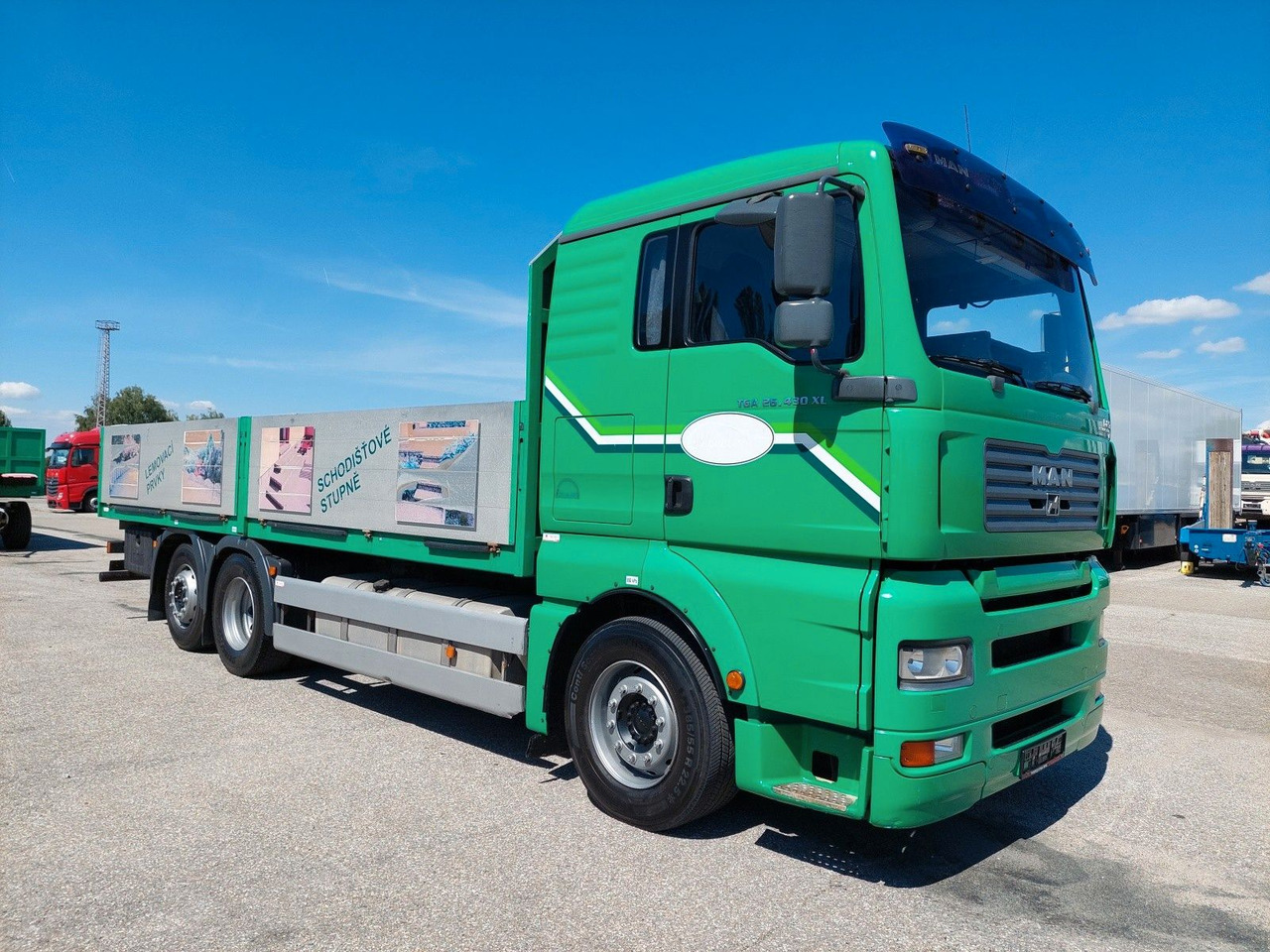 MAN TGA 26.430 LL 6x2-2 - Platós teherautó: 2 kép. MAN TGA 26.430 LL 6x2-2 - Platós teherautó: 2 kép.