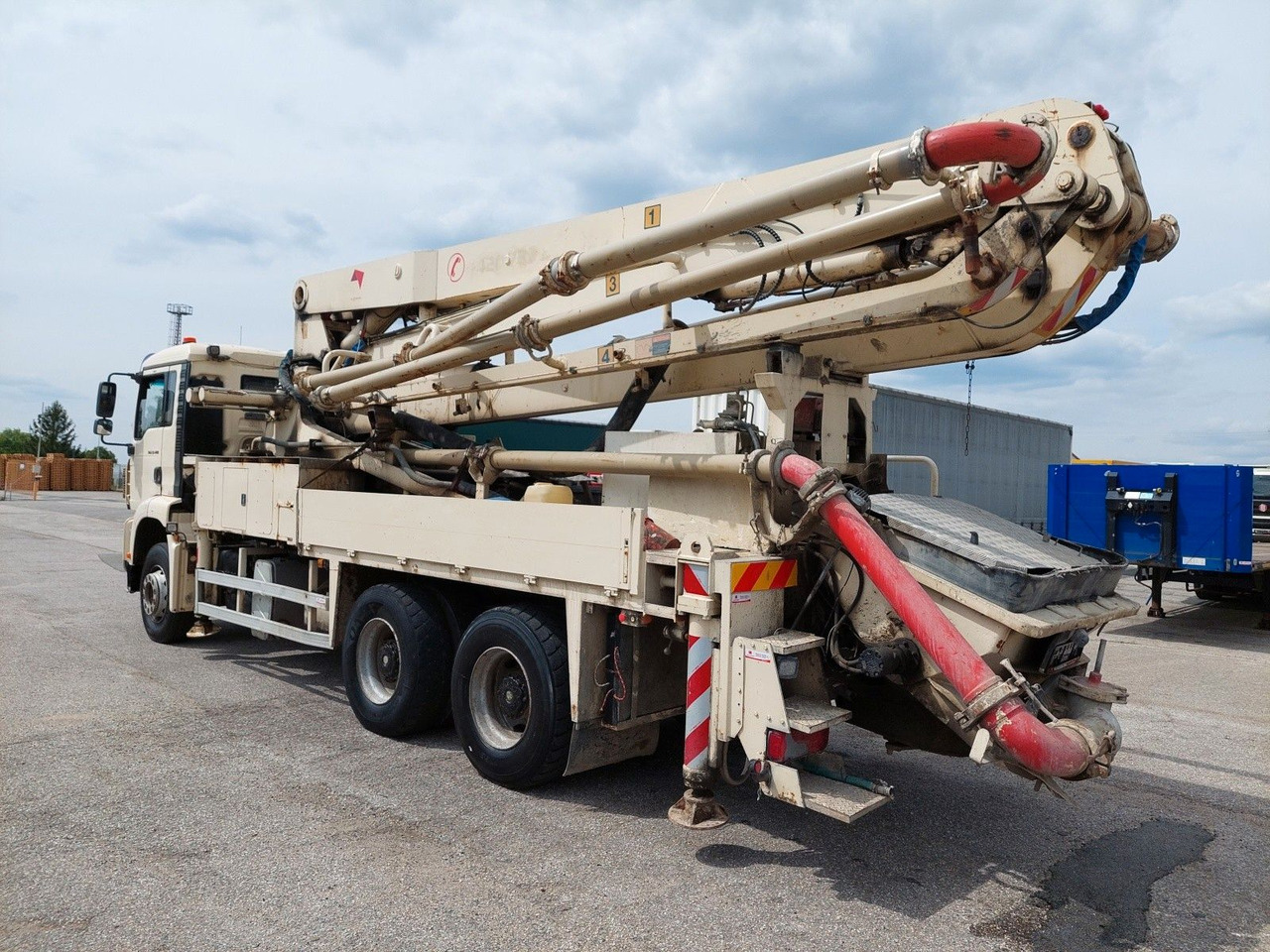 MAN TGA 33.400 6x4 BB JMBH 33 - Betonpumpa: 3 kép. MAN TGA 33.400 6x4 BB JMBH 33 - Betonpumpa: 3 kép.