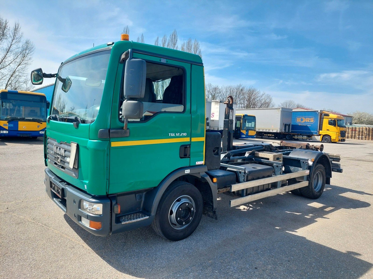 MAN TGL 12.210 BB 4x2 - Horgos rakodó teherautó: 3 kép. MAN TGL 12.210 BB 4x2 - Horgos rakodó teherautó: 3 kép.