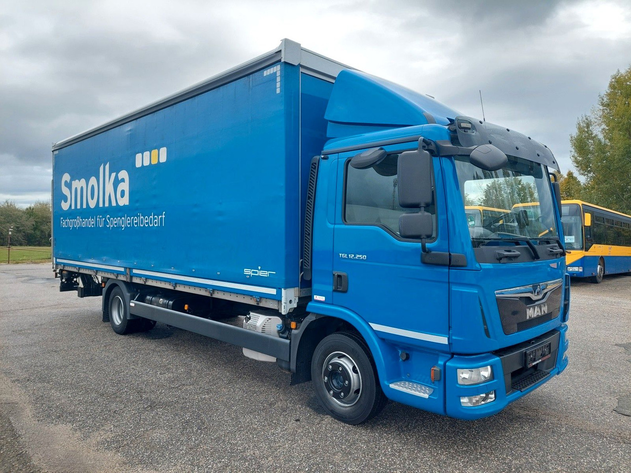 MAN TGL 12.250 BL 4x2 - Ponyvás teherautó: 2 kép. MAN TGL 12.250 BL 4x2 - Ponyvás teherautó: 2 kép.