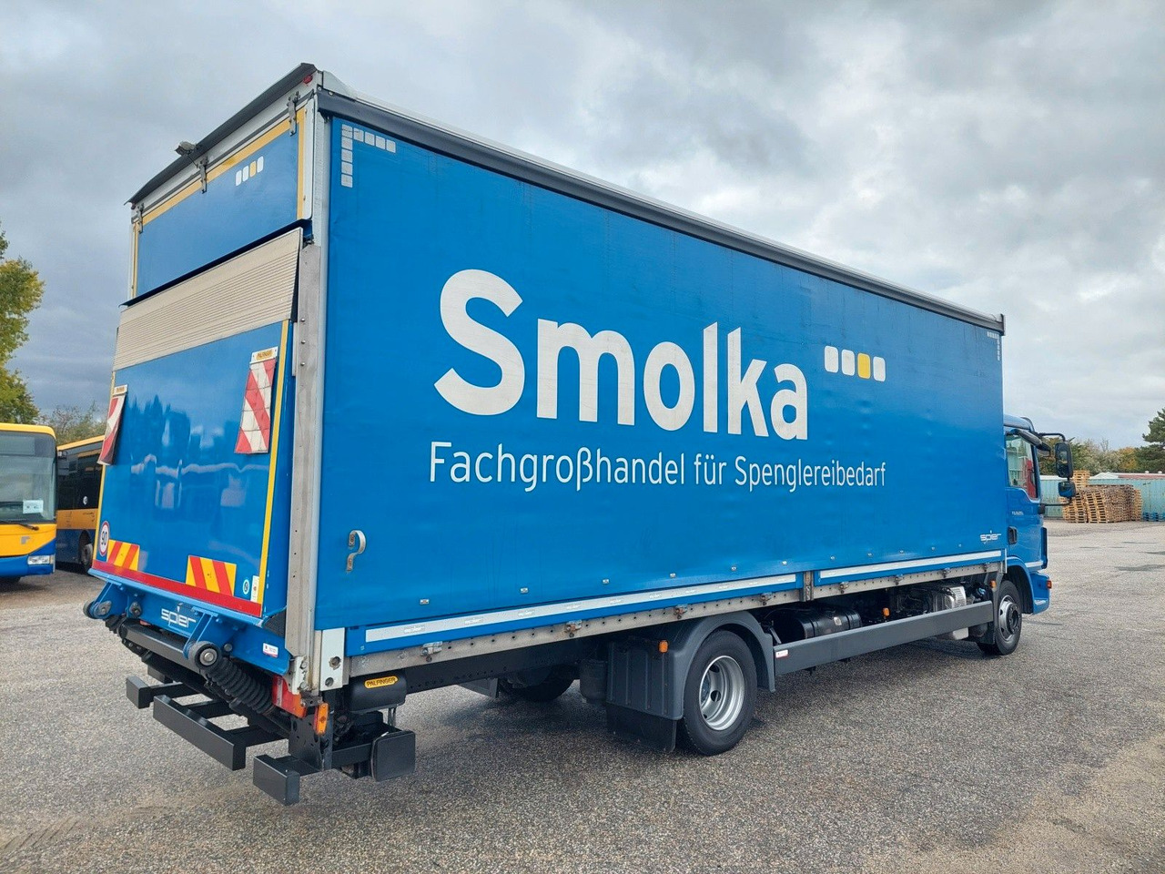 MAN TGL 12.250 BL 4x2 - Ponyvás teherautó: 4 kép. MAN TGL 12.250 BL 4x2 - Ponyvás teherautó: 4 kép.