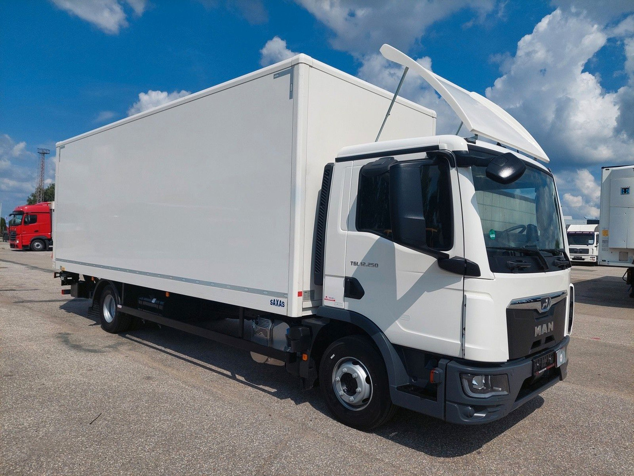 MAN TGL 12.250 BL CH 4x2 LBW 17 Palleten - Dobozos felépítményű teherautó: 2 kép. MAN TGL 12.250 BL CH 4x2 LBW 17 Palleten - Dobozos felépítményű teherautó: 2 kép.