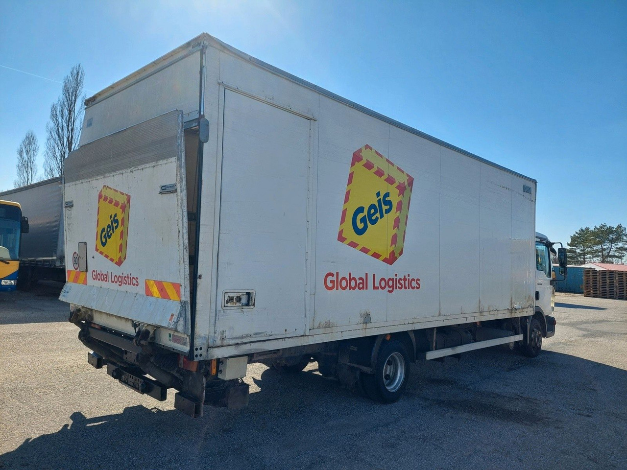 MAN TGL 7.180 4X2 BL - Dobozos kisteherautó: 4 kép. MAN TGL 7.180 4X2 BL - Dobozos kisteherautó: 4 kép.