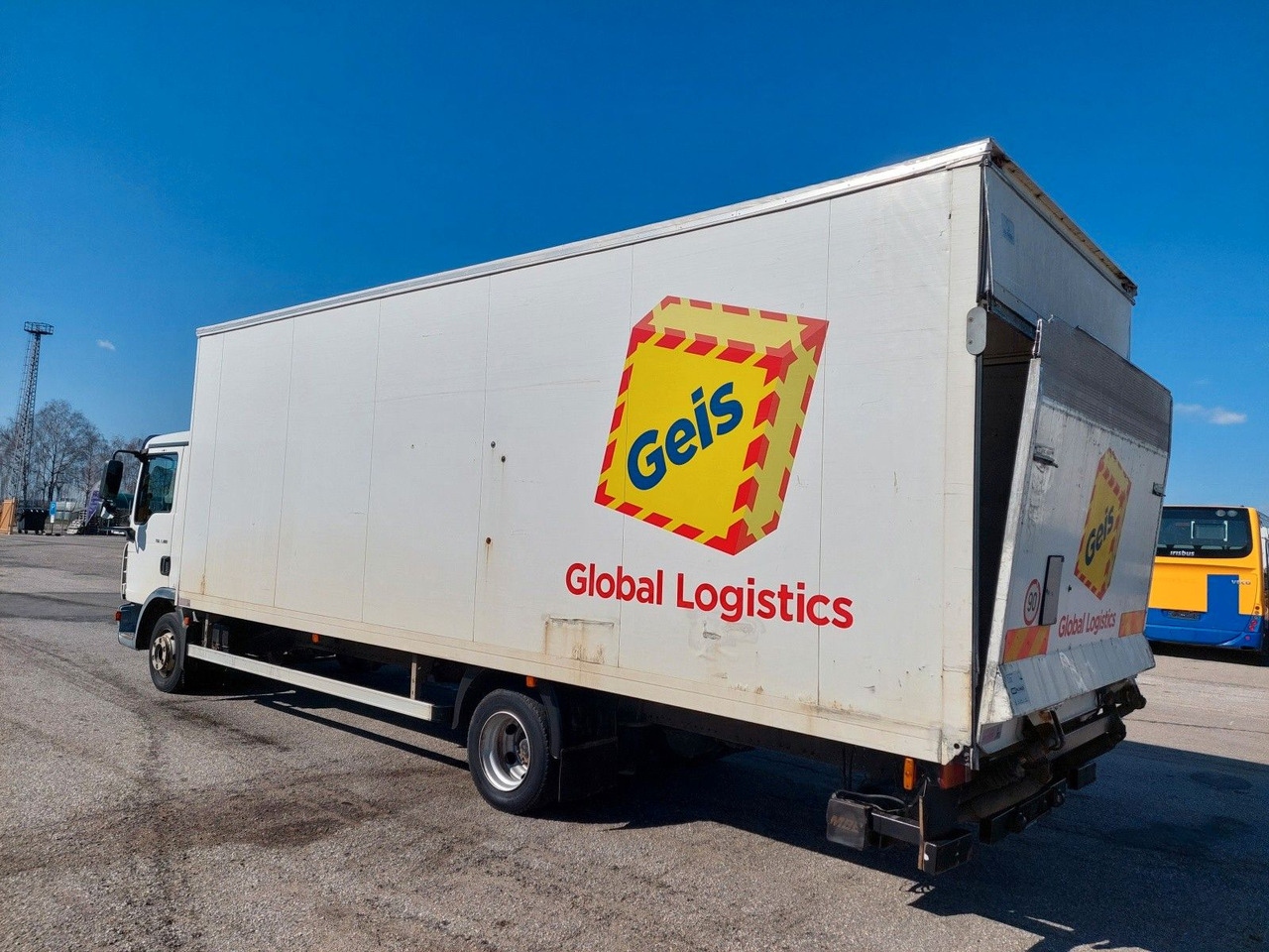 MAN TGL 7.180 4X2 BL - Dobozos kisteherautó: 3 kép. MAN TGL 7.180 4X2 BL - Dobozos kisteherautó: 3 kép.