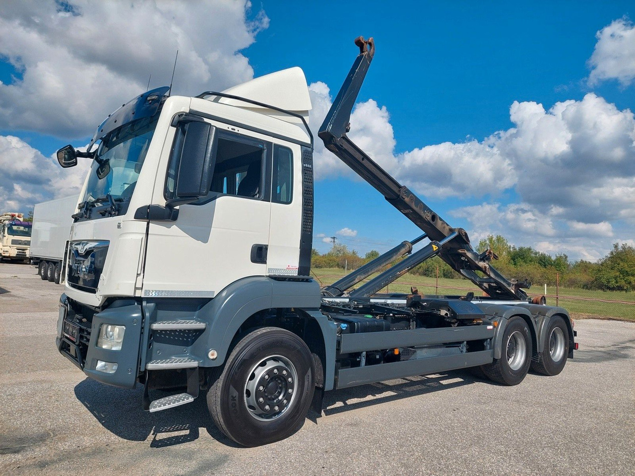 MAN TGS 26.440 BL Meiller RK 20.65 6x4 - Horgos rakodó teherautó: 1 kép. MAN TGS 26.440 BL Meiller RK 20.65 6x4 - Horgos rakodó teherautó: 1 kép.
