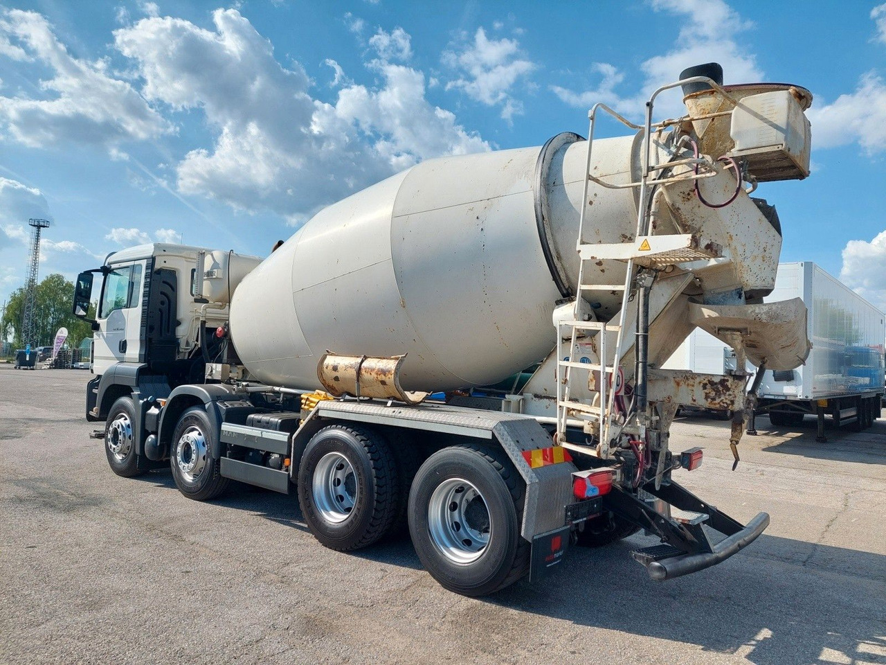 MAN TGS 32.400 8X4 BB Liebherr 9 m³ - Betonmixer: 3 kép. MAN TGS 32.400 8X4 BB Liebherr 9 m³ - Betonmixer: 3 kép.