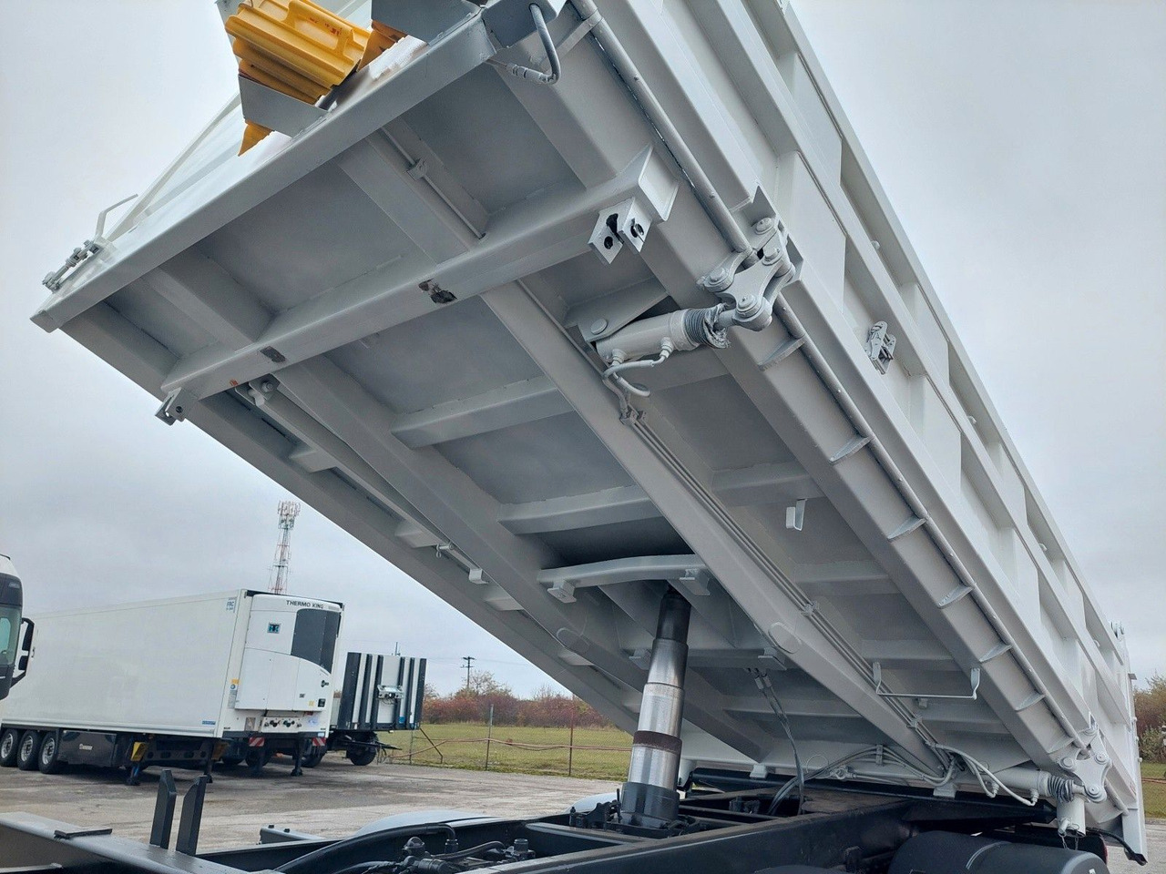 MAN TGS 33.480 6x6 BB Bordmatik - Billenőplatós teherautó: 5 kép. MAN TGS 33.480 6x6 BB Bordmatik - Billenőplatós teherautó: 5 kép.