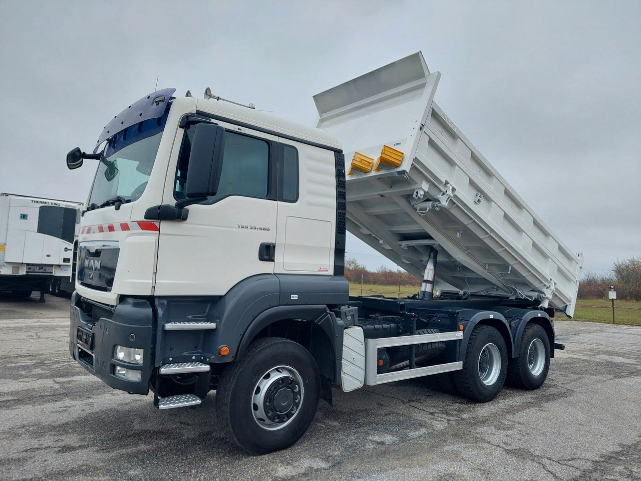 MAN TGS 33.480 6x6 BB Bordmatik - Billenőplatós teherautó: 1 kép. MAN TGS 33.480 6x6 BB Bordmatik - Billenőplatós teherautó: 1 kép.