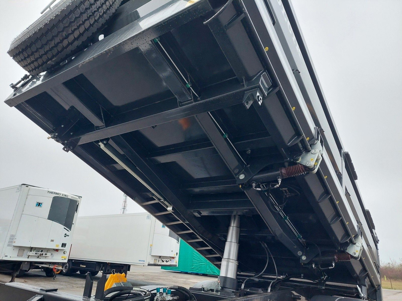 MAN TGS 35.520 6X6 BB CH - Billenőplatós teherautó: 5 kép. MAN TGS 35.520 6X6 BB CH - Billenőplatós teherautó: 5 kép.