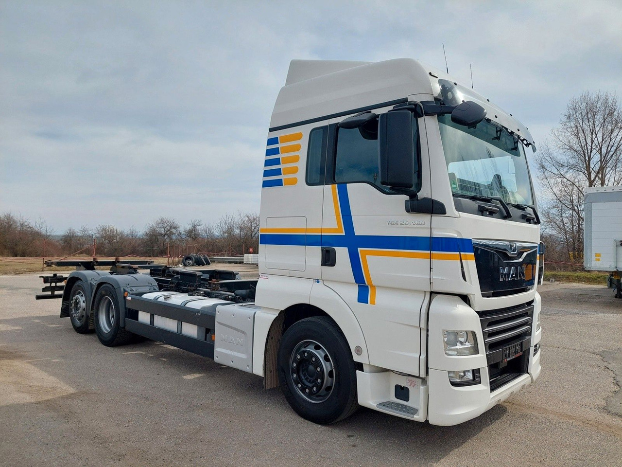 MAN TGX 26.460 LL 6x2/2 - Cserefelépítményes teherautó: 2 kép. MAN TGX 26.460 LL 6x2/2 - Cserefelépítményes teherautó: 2 kép.