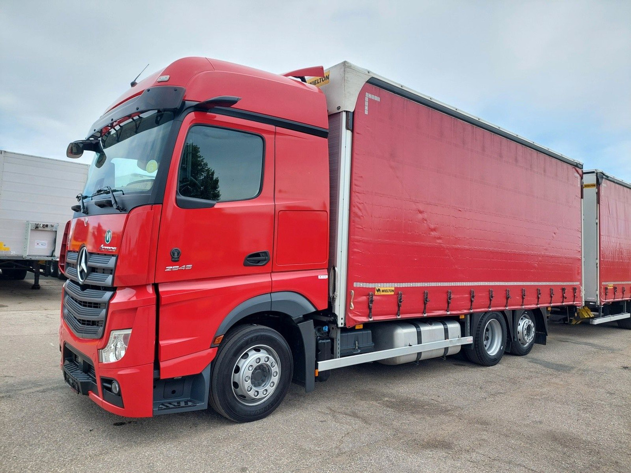Mercedes-Benz Actros 2545 L/NR 6x2 + Wielton PC2K Durchbar - Ponyvás teherautó: 5 kép. Mercedes-Benz Actros 2545 L/NR 6x2 + Wielton PC2K Durchbar - Ponyvás teherautó: 5 kép.