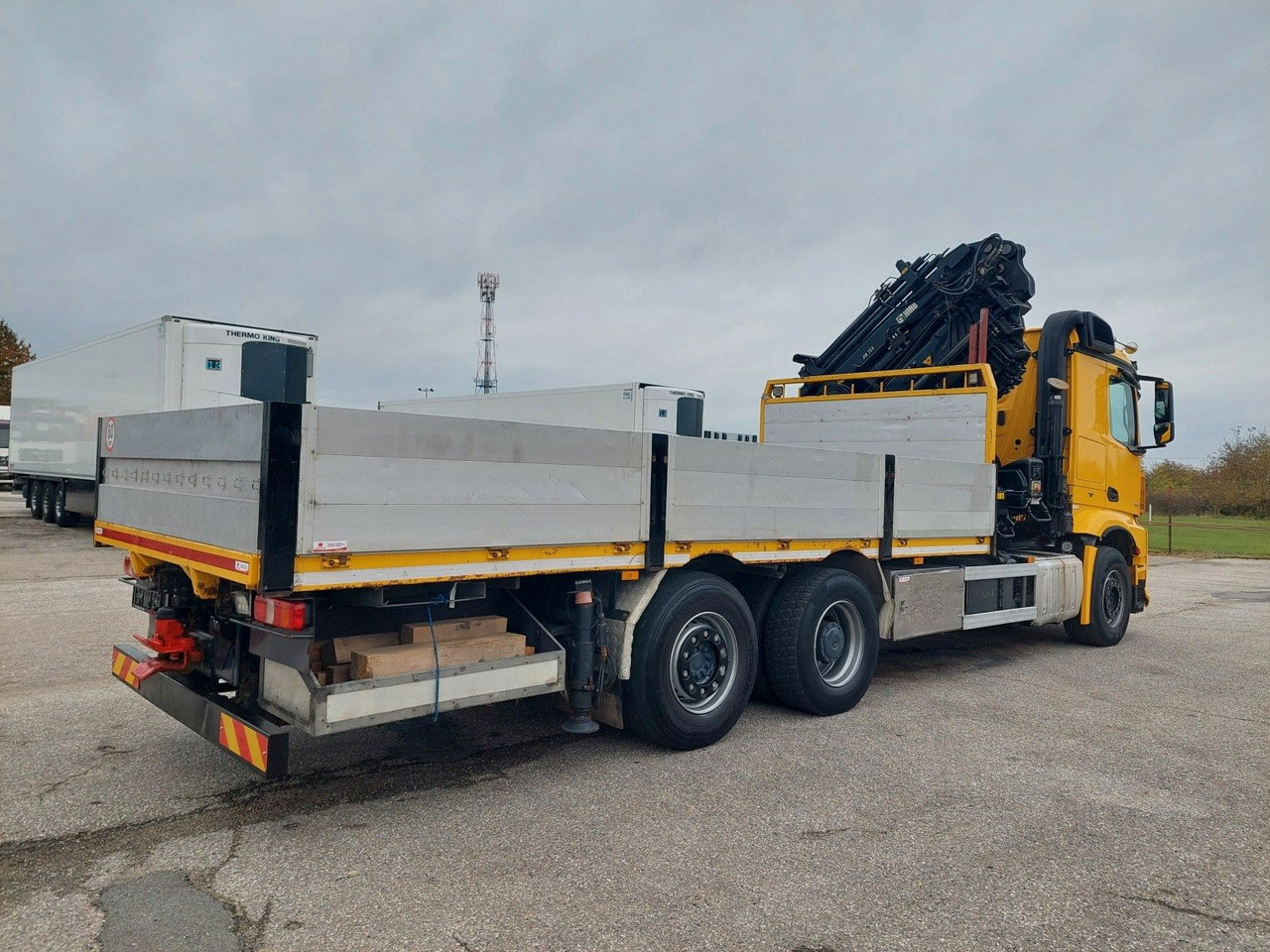 Mercedes-Benz Arocs 2640 6X2 + Hiab XS 477 Hipro - Platós teherautó, Darus autó: 4 kép. Mercedes-Benz Arocs 2640 6X2 + Hiab XS 477 Hipro - Platós teherautó, Darus autó: 4 kép.