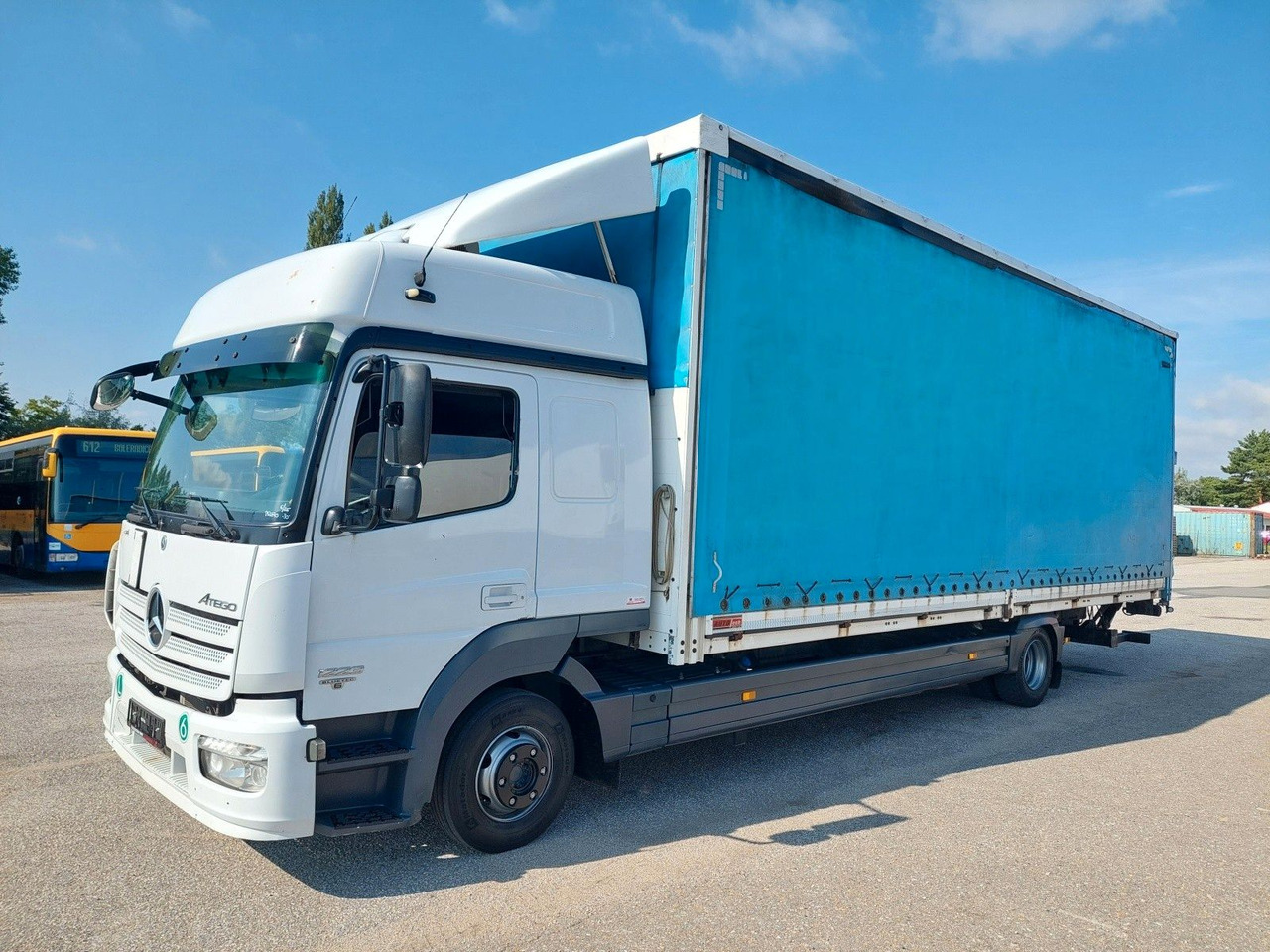 Mercedes-Benz Atego 1223 L/NR 20 20 Paletten - Ponyvás teherautó: 1 kép. Mercedes-Benz Atego 1223 L/NR 20 20 Paletten - Ponyvás teherautó: 1 kép.