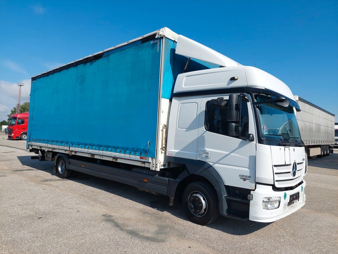 Mercedes-Benz Atego 1223 L/NR 20 20 Paletten - Ponyvás teherautó: 2 kép. Mercedes-Benz Atego 1223 L/NR 20 20 Paletten - Ponyvás teherautó: 2 kép.