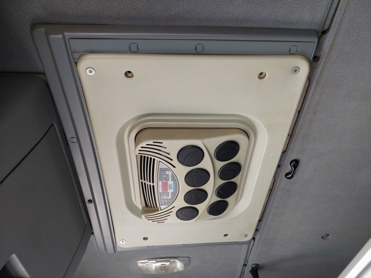 Ponyvás teherautó Mercedes-Benz Atego 1223 L/NR 20 20 Paletten: 20 kép.