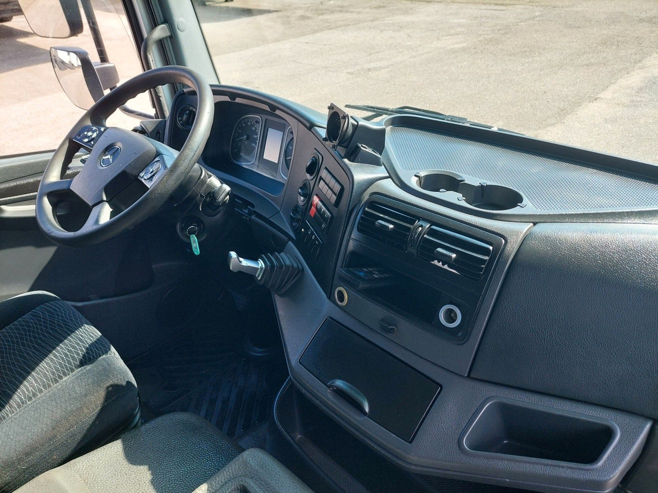 Ponyvás teherautó Mercedes-Benz Atego 1223 L/NR 20 20 Paletten: 16 kép.