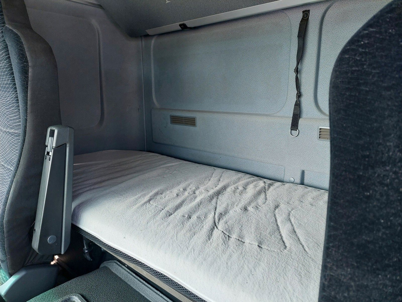 Ponyvás teherautó Mercedes-Benz Atego 1223 L/NR 20 20 Paletten: 19 kép.