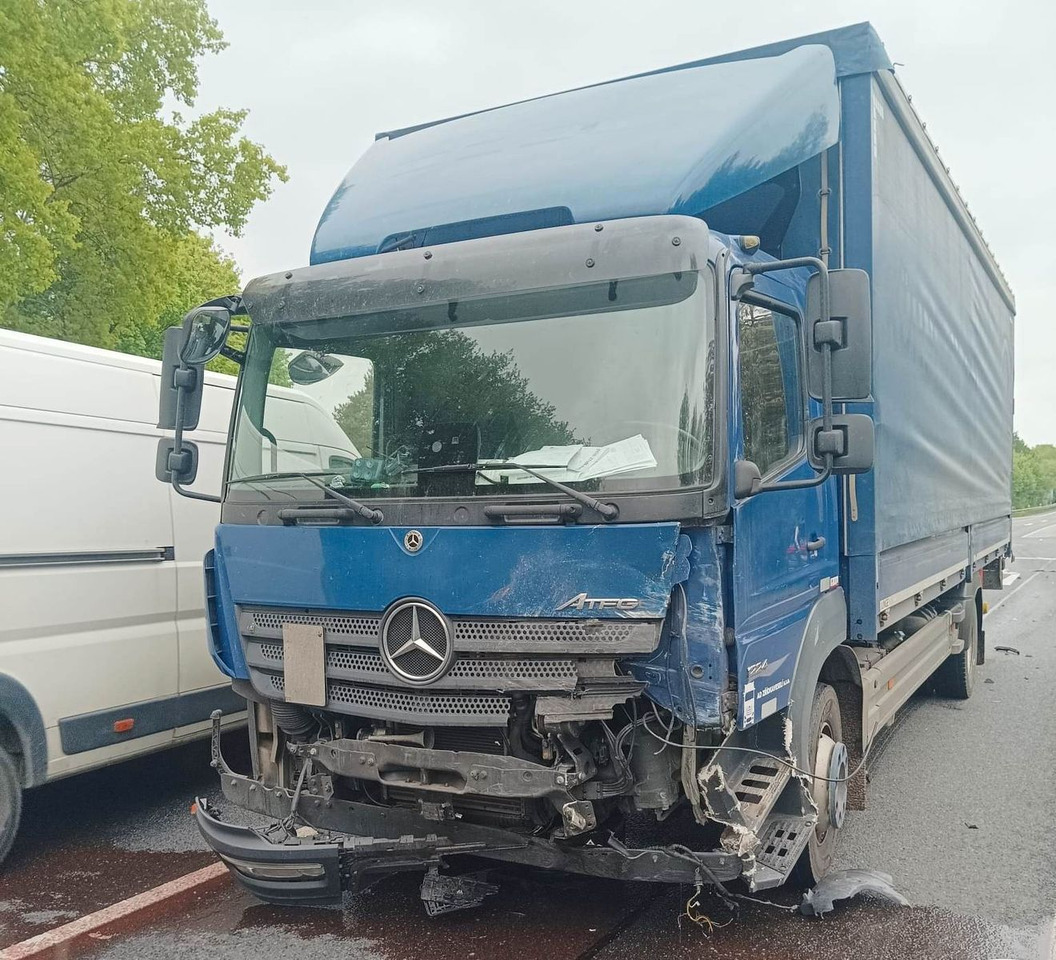 Mercedes-Benz Atego 1224L 4x2 LBW UNFALL!!! - Ponyvás teherautó: 1 kép. Mercedes-Benz Atego 1224L 4x2 LBW UNFALL!!! - Ponyvás teherautó: 1 kép.