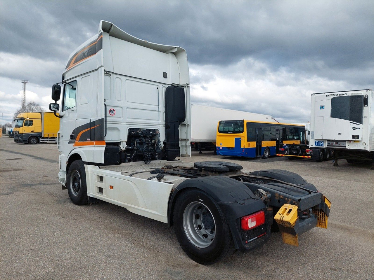 DAF XF 510 FT 4x2 - Nyergesvontató: 3 kép. DAF XF 510 FT 4x2 - Nyergesvontató: 3 kép.