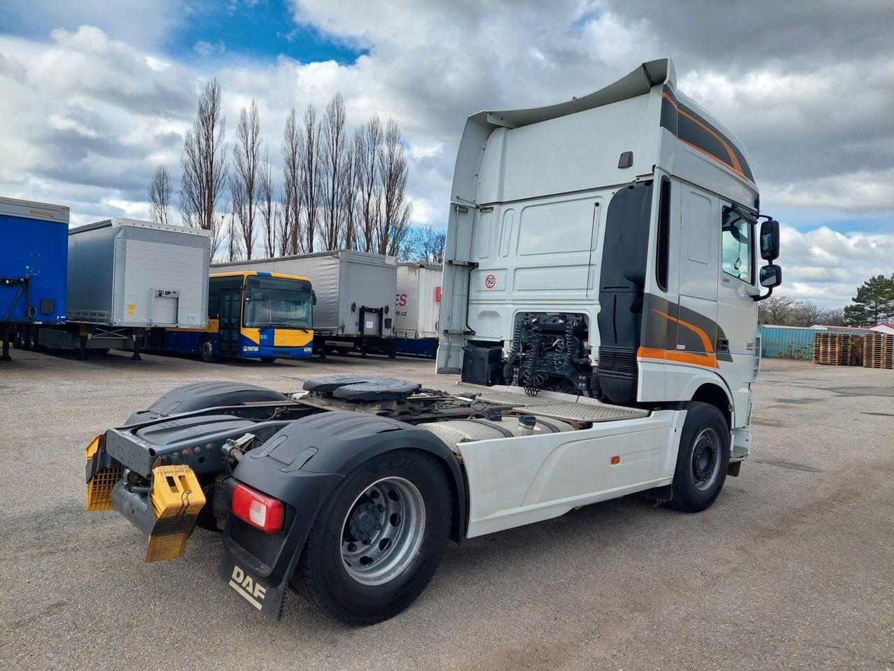 DAF XF 510 FT 4x2 - Nyergesvontató: 4 kép. DAF XF 510 FT 4x2 - Nyergesvontató: 4 kép.