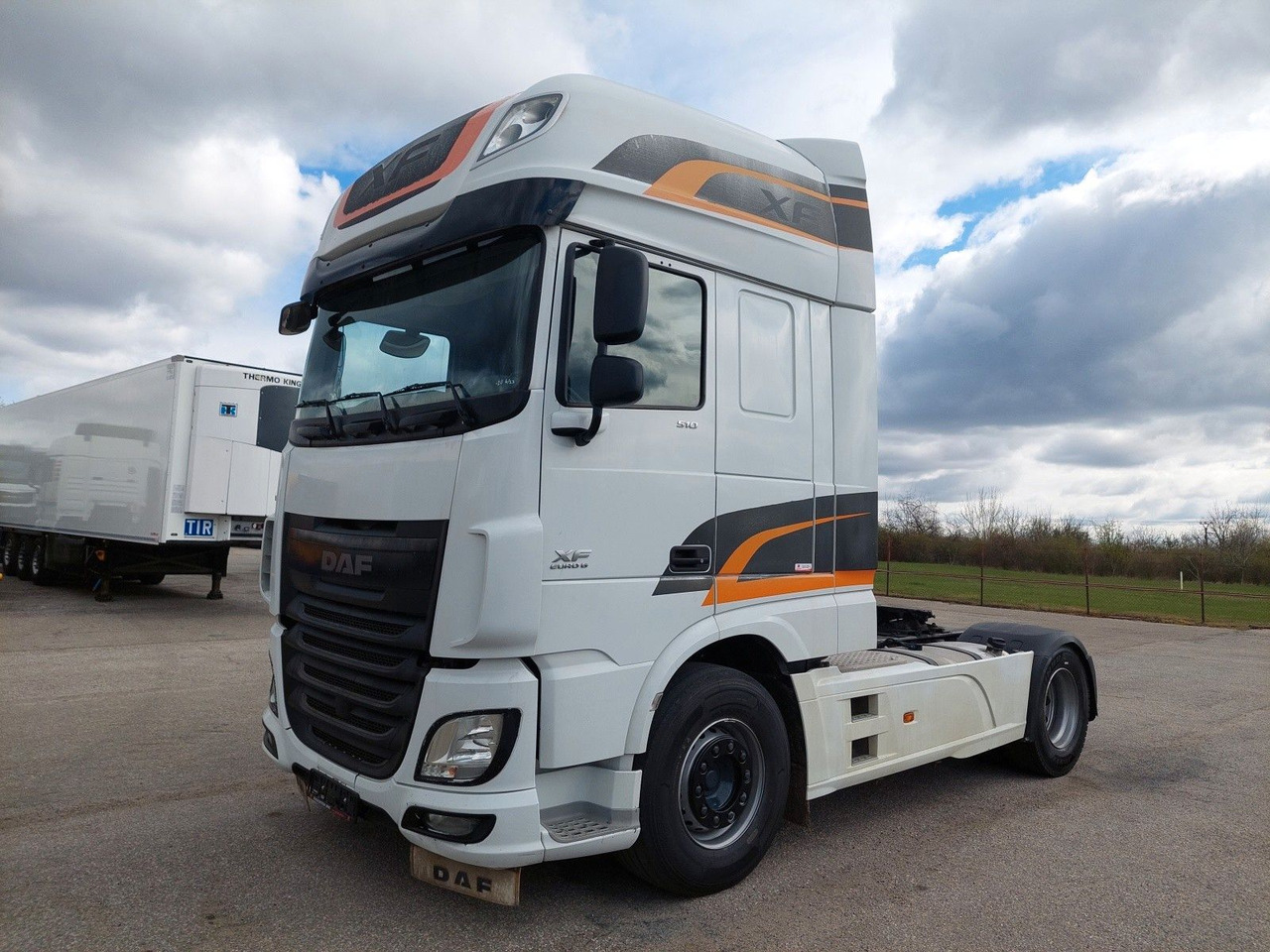 DAF XF 510 FT 4x2 - Nyergesvontató: 1 kép. DAF XF 510 FT 4x2 - Nyergesvontató: 1 kép.